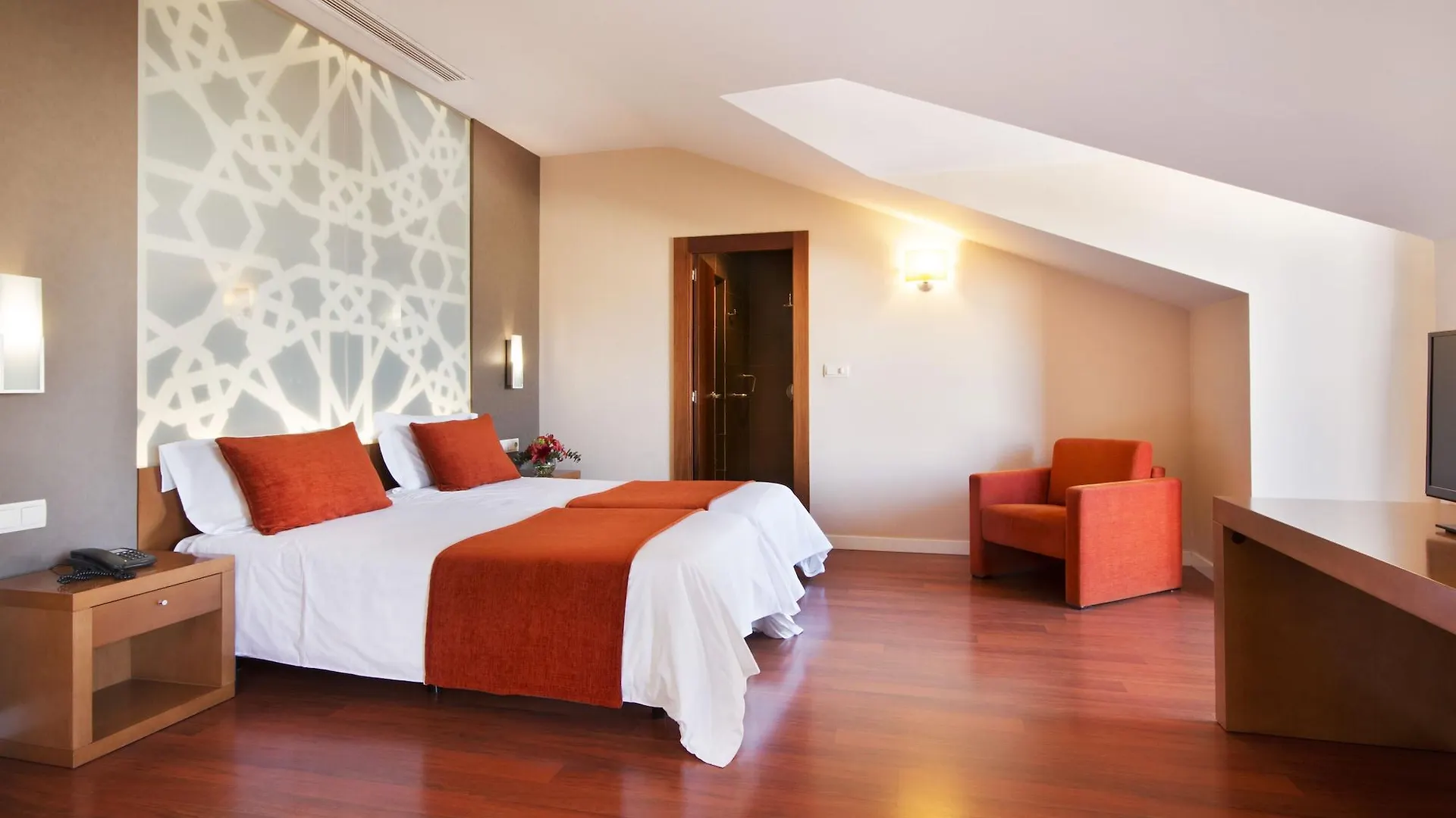 Hotel Granada Palace Моначиль
