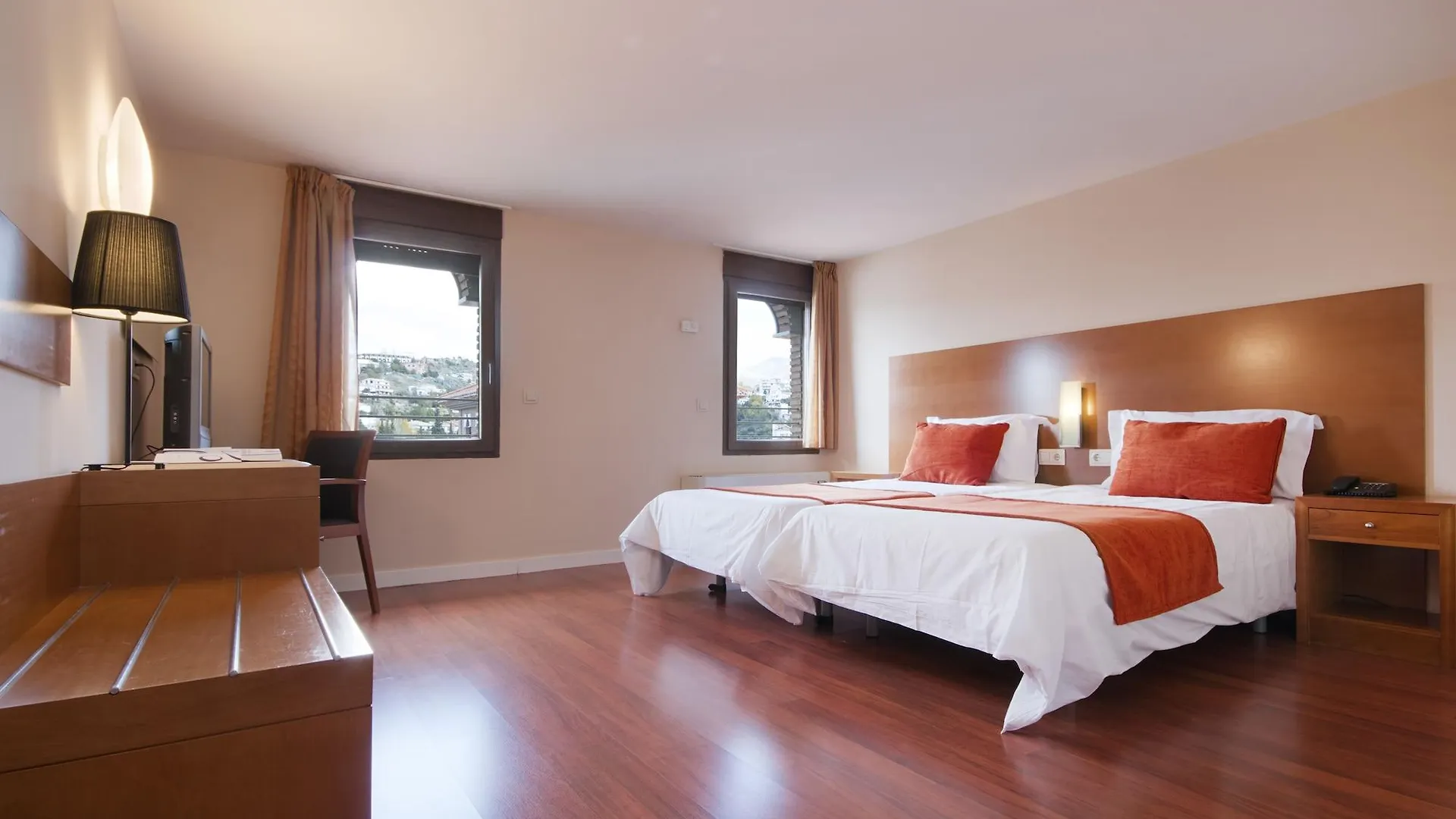 Hotel Granada Palace Моначиль