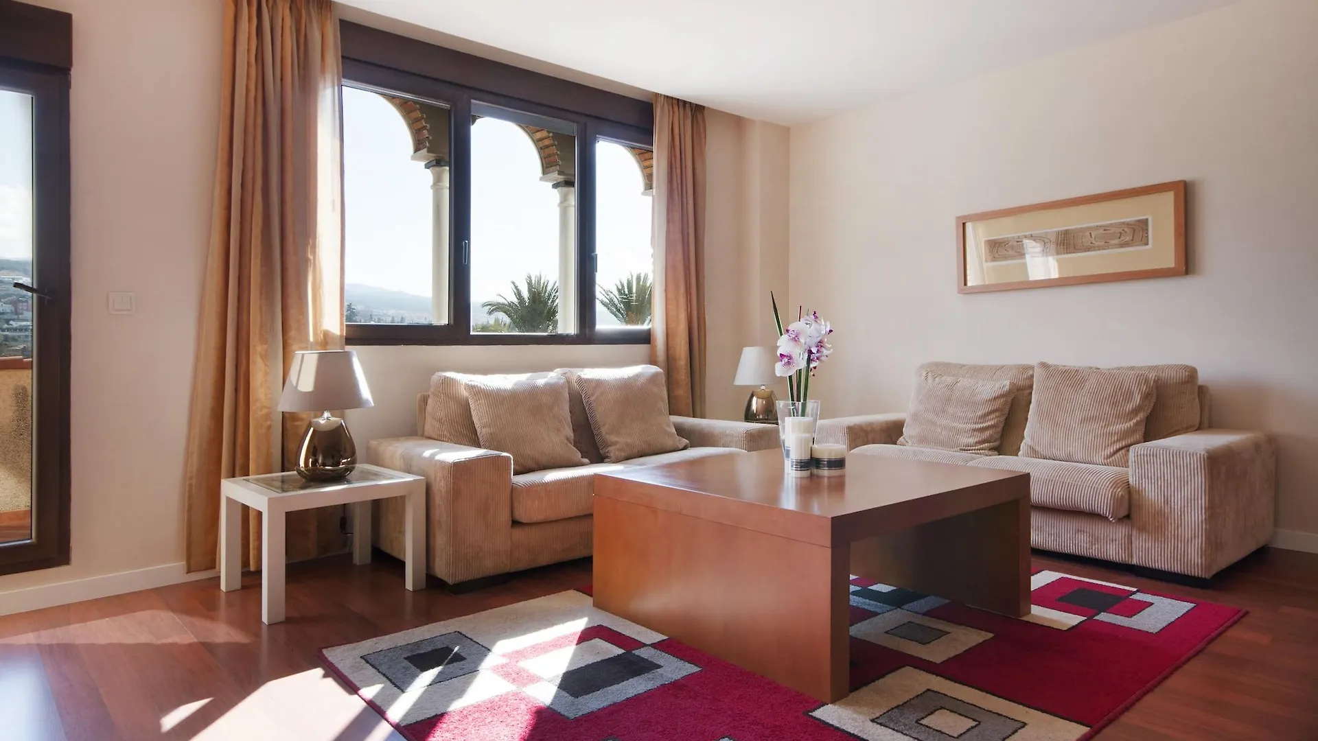 Hotel Granada Palace Моначиль