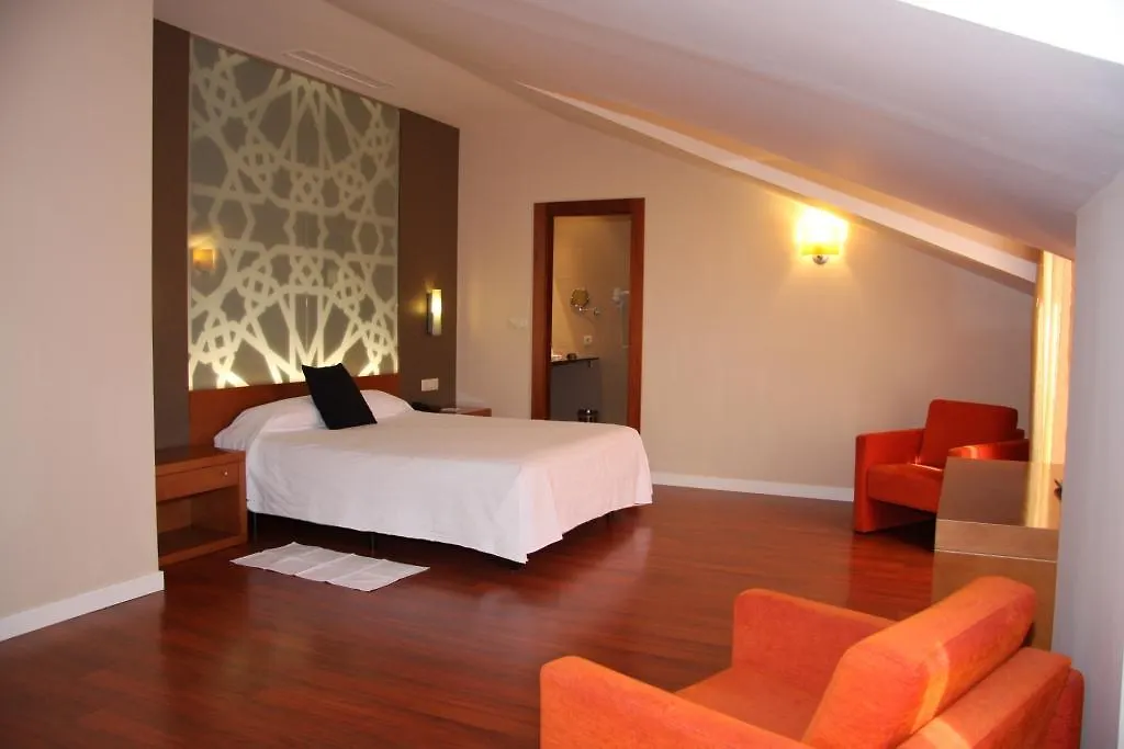Hotel Granada Palace Моначиль
