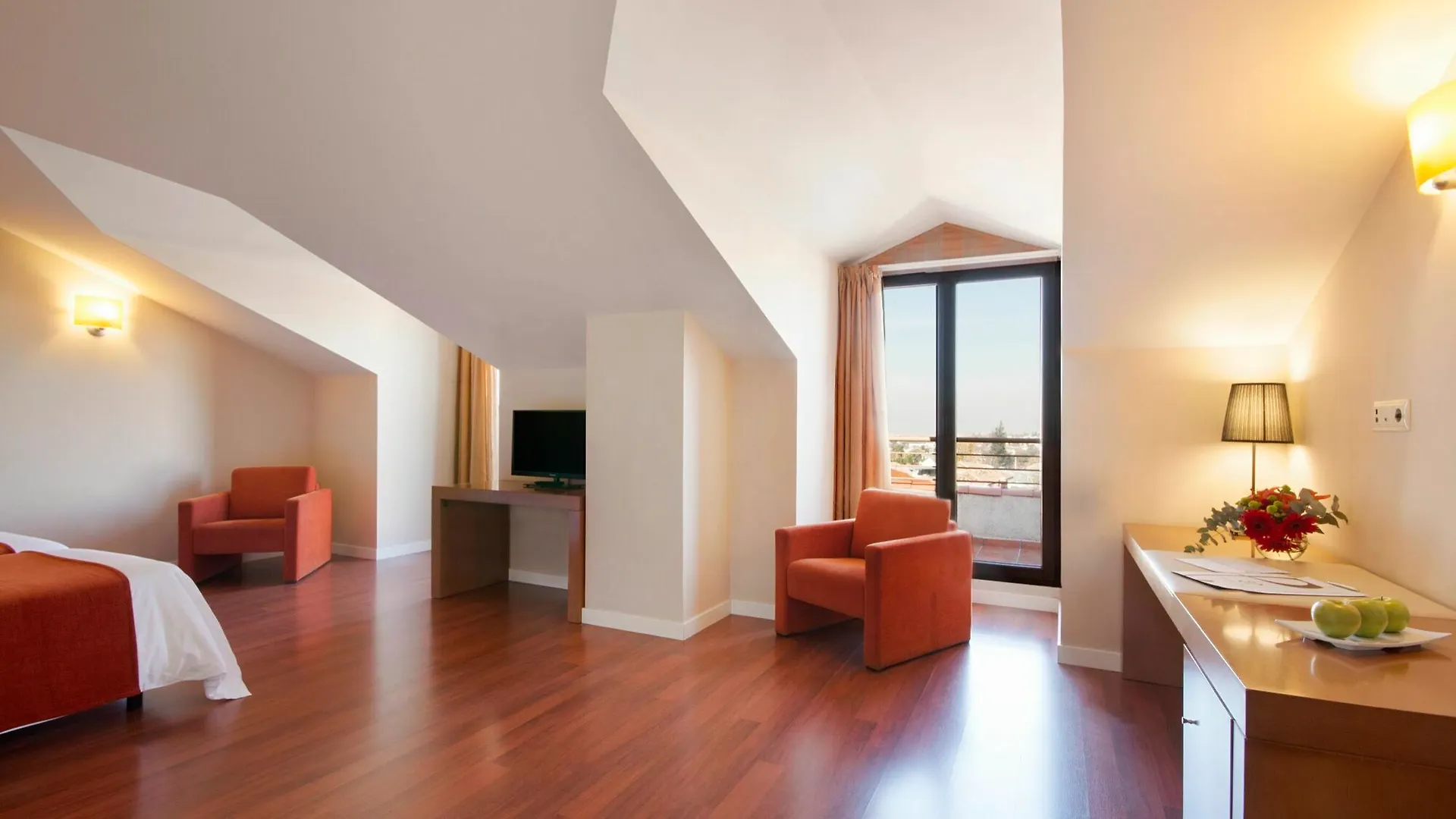 Hotel Granada Palace Моначиль